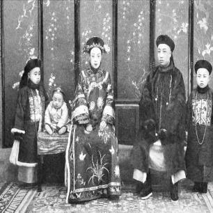 21张真实又罕见的老照片，阴毛假发工作者，我怀疑他用错地方了