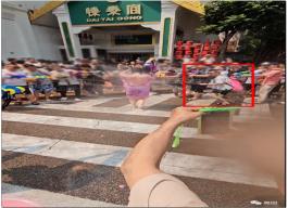 趁着泼水节公然对女生进行骚扰！向女生私密部位喷水还撕扯衣服