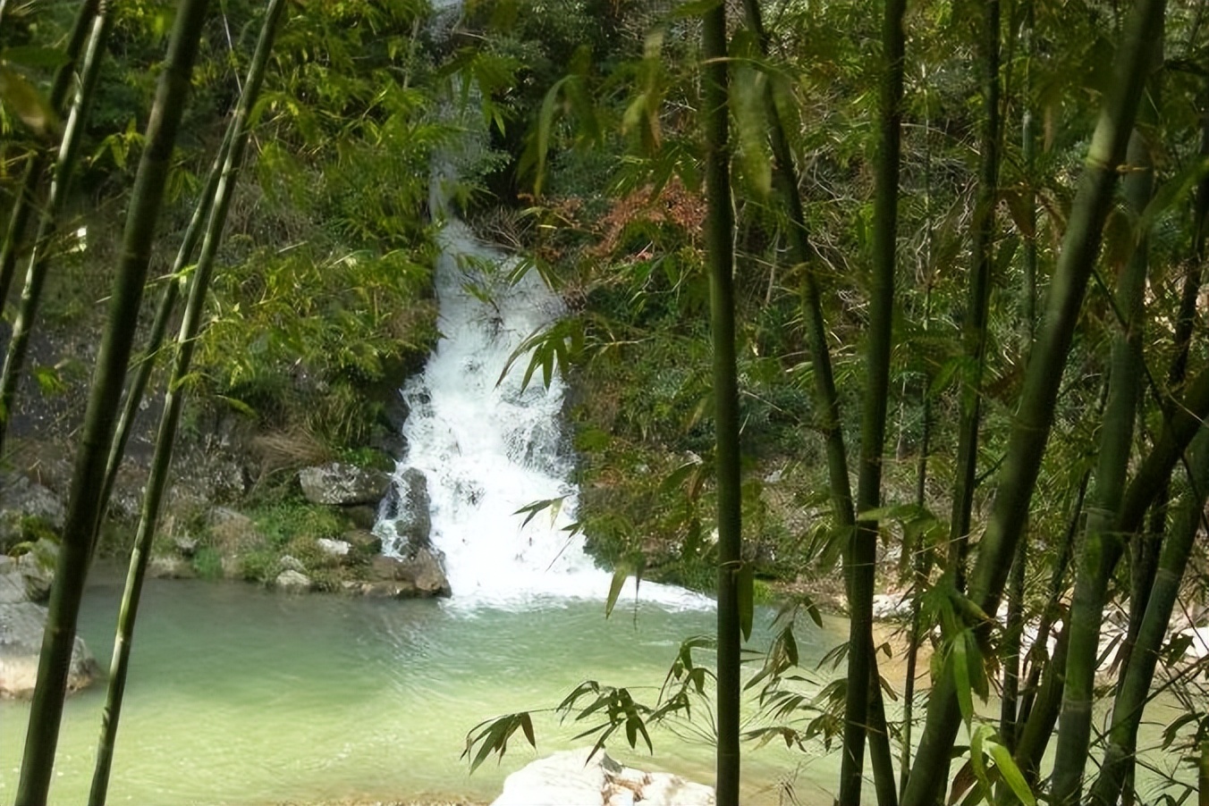 南朝时期幕府对诗人赠答诗的创作产生了怎样的影响?