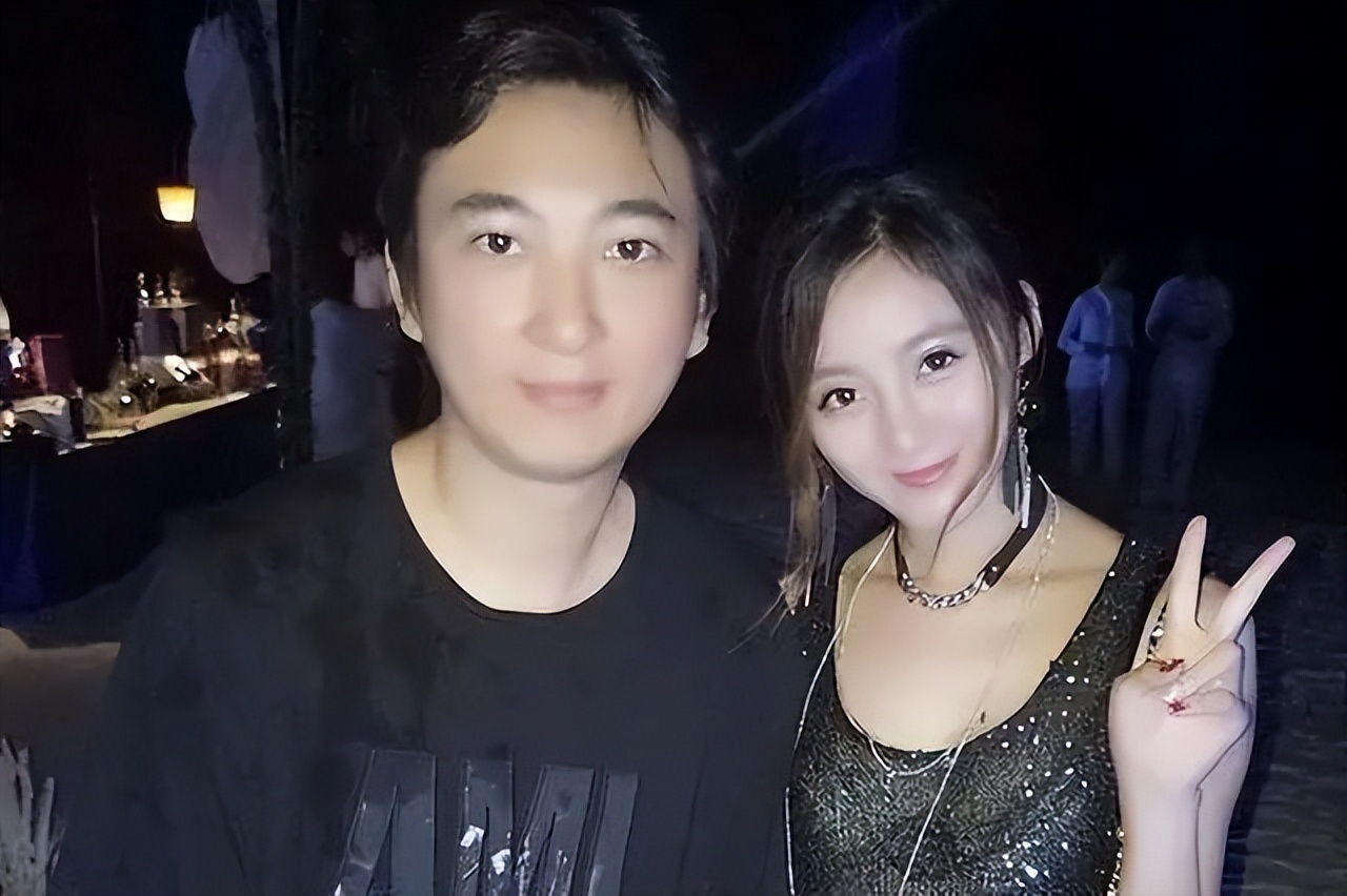 万达少爷王思聪，他的“消失”其实早就有迹可循，这是踢到铁板了