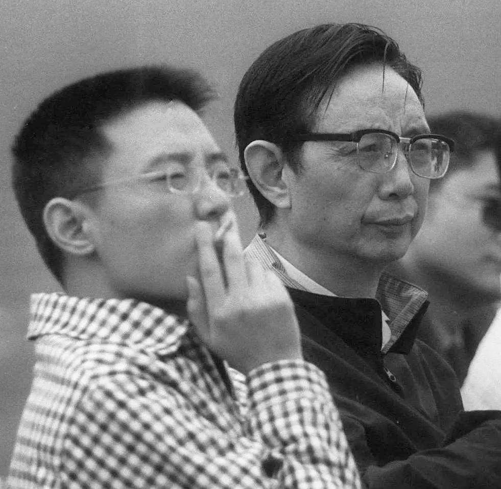 重庆57岁大叔曾是千万富翁,穷小子坐牢十七年完整版