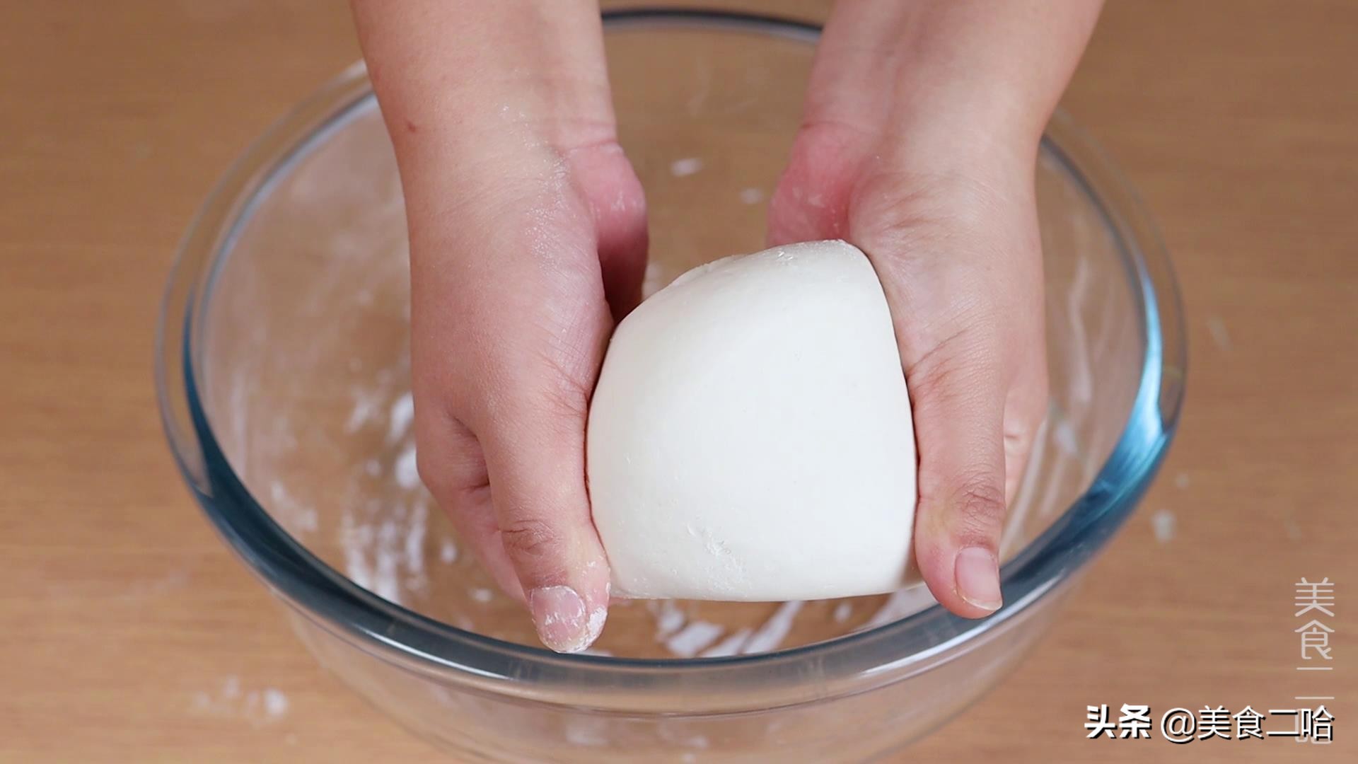 天冷了可以放热水里面加热发面吗,冬天如何发面快速发好