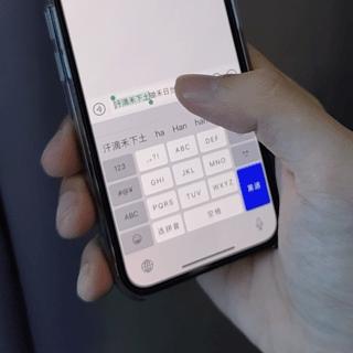 ios自带输入法打字弹出表情,ios自带输入法有快捷翻译吗