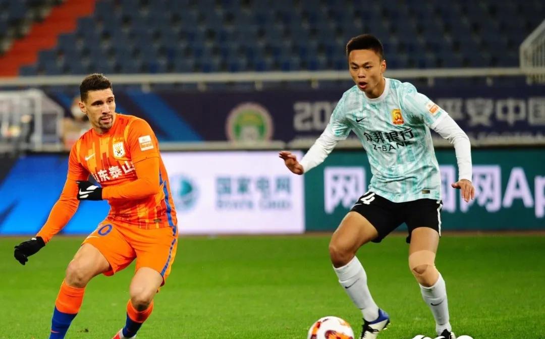 中超泰山击败河北队复盘,海港vs泰山费莱尼逃过红牌