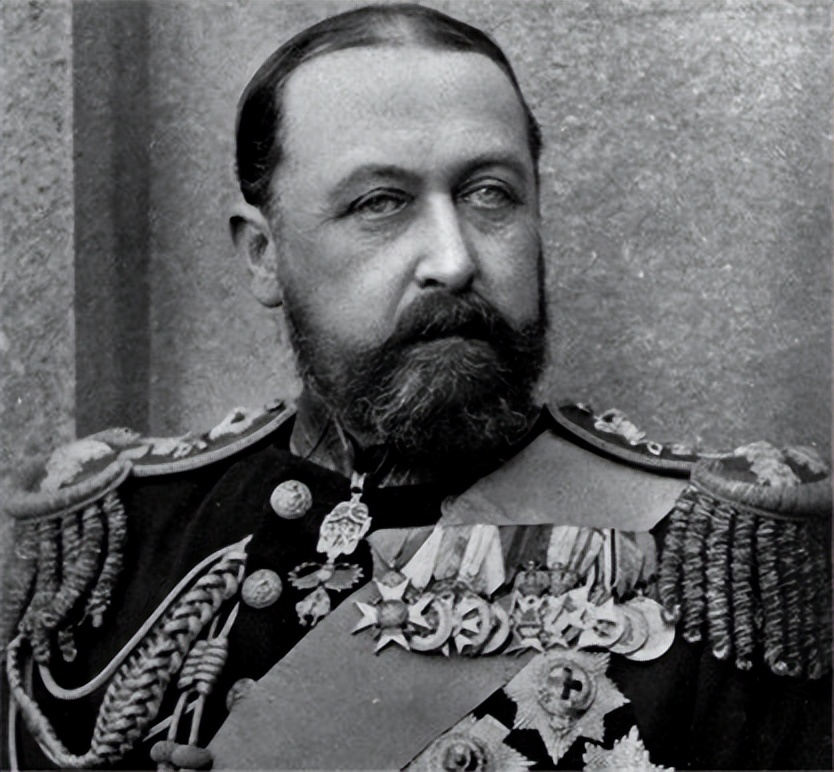 罗马尼亚末代皇后：18岁嫁王储，晚年被儿子驱逐，住在吸血鬼城堡