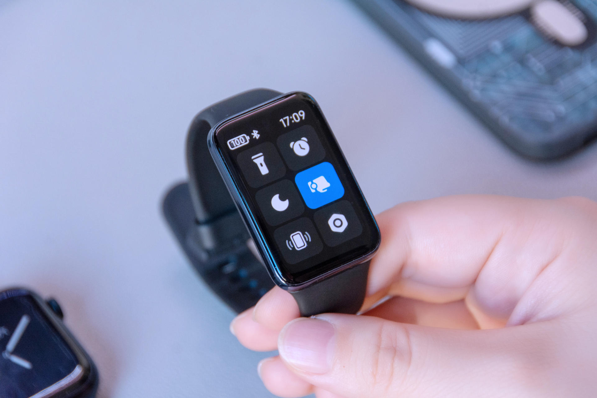 小米手环7pro标准版运动测评,华为7手环和小米7pro手环哪个更好