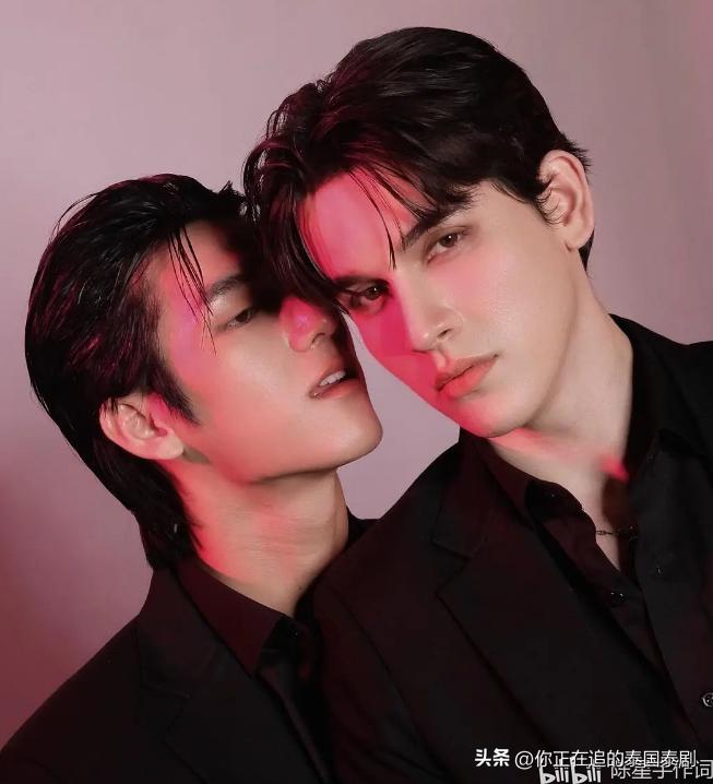 泰剧巨龙之爱MosPanuwat和BankMontop新杂志：元宇宙少年龙月臣服