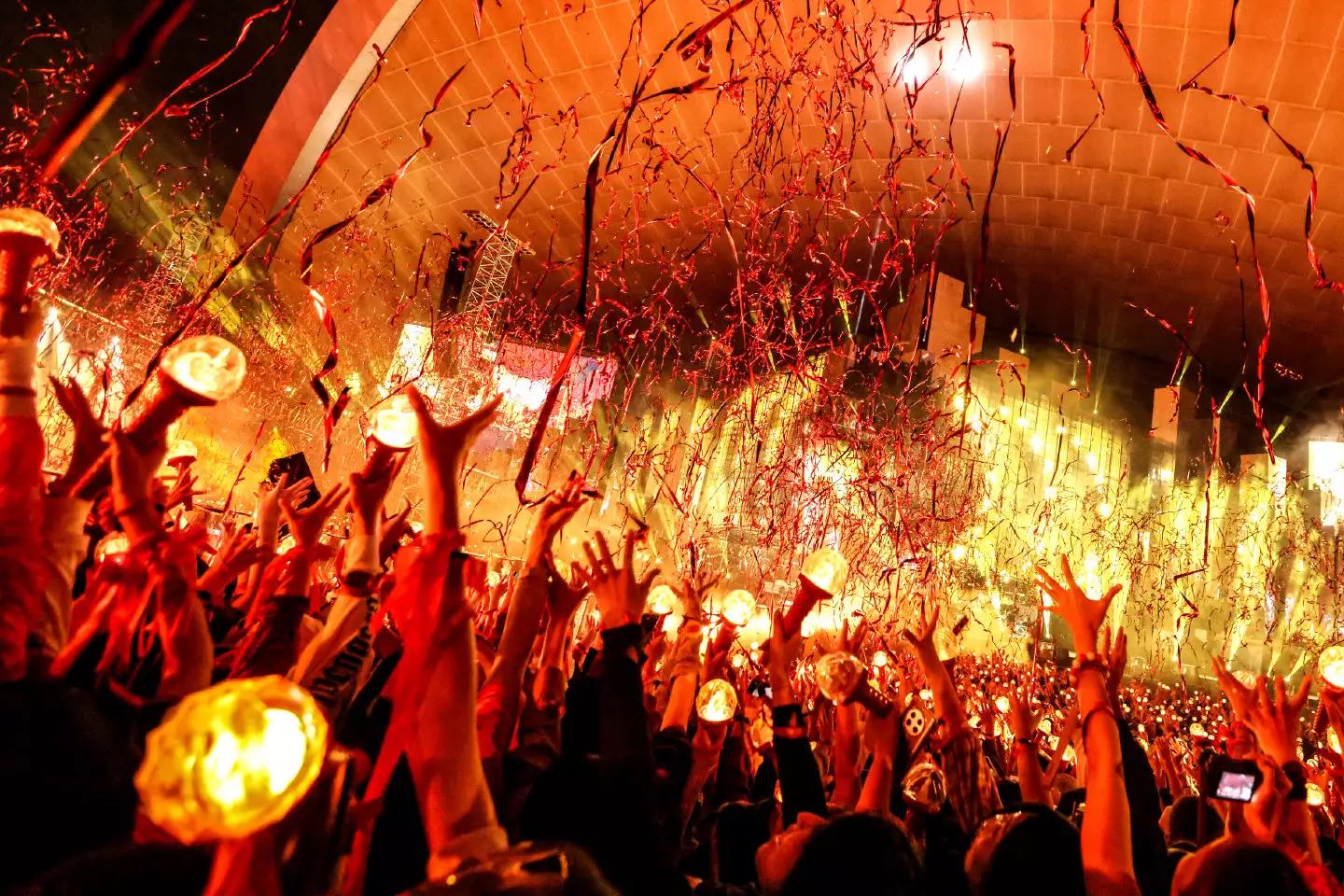 华晨宇演唱会抢票两人,华晨宇武汉站演唱会时间