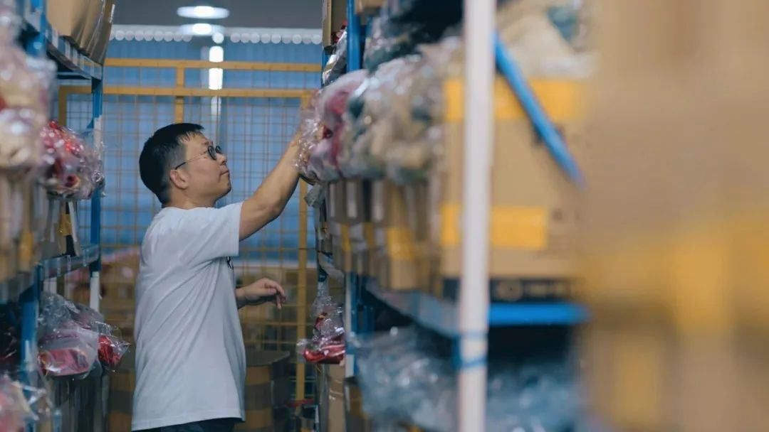 明星婚礼带火婚纱产业，创业夫妻借力电商卖火秀禾