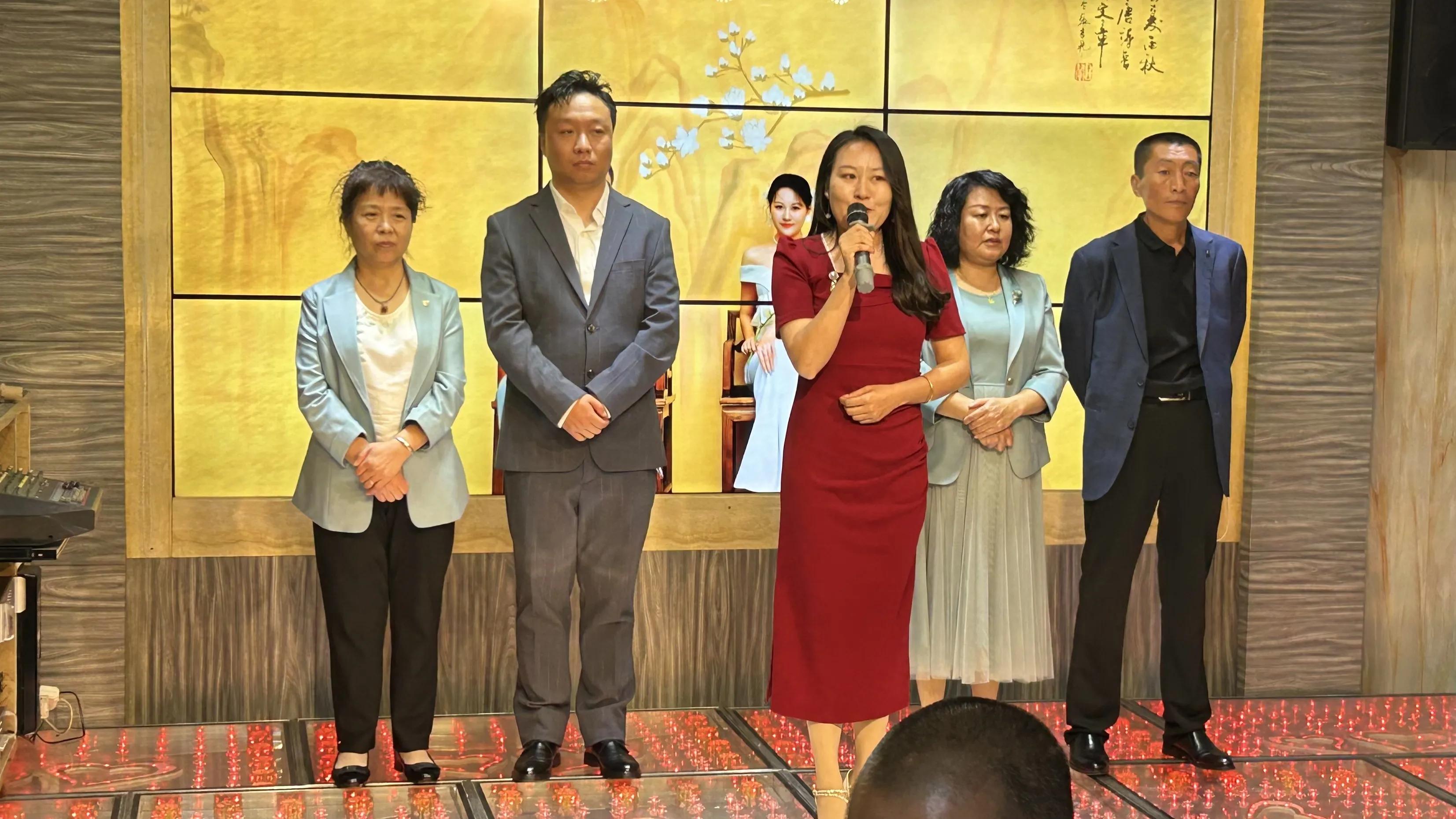 参加侄媳潘雪家的婚礼答谢宴