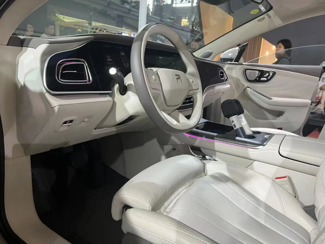 飞凡f7超纤绒顶棚,飞凡f7高科技内饰