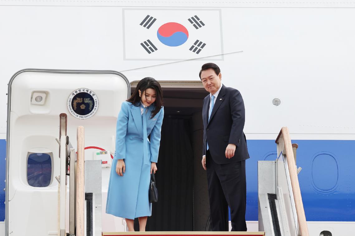 韩国第一夫人穿着,韩国第一夫人绿色礼服