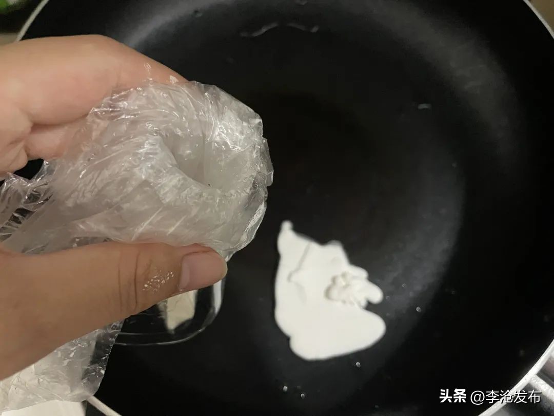 空水瓶如何变废为宝,喝完的水瓶不要扔变废为宝小视频