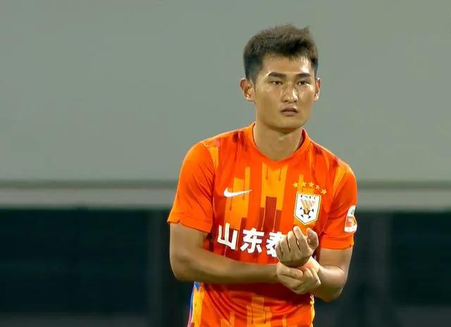 山东泰山5比1战胜河南队崔康熙,泰山vs天津崔康熙泰山首秀