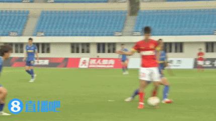 1-4首败广州队门将低级失误,广州队守门员大汗淋漓