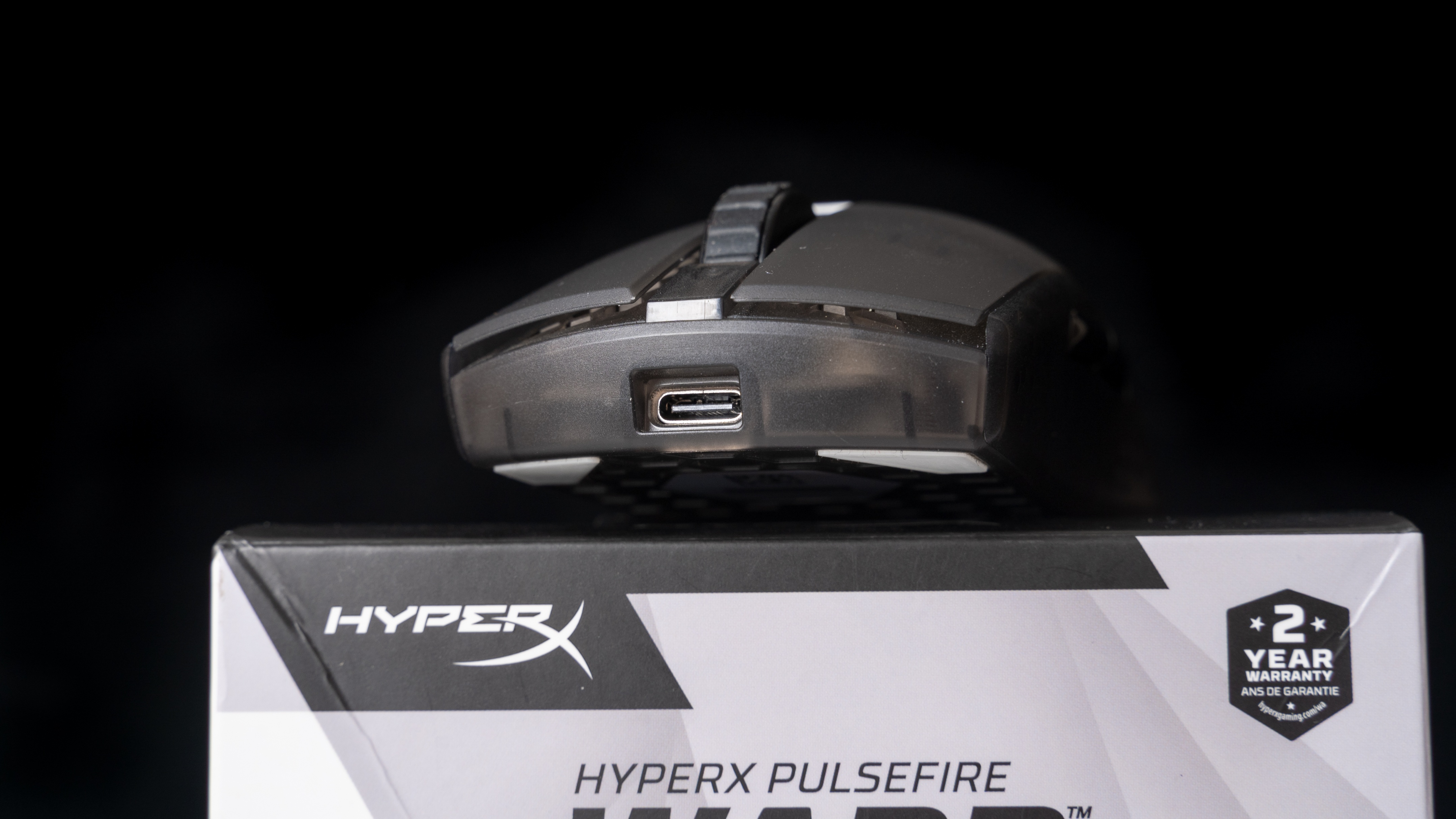 极度未知炽火无线游戏鼠标体验,100小时续航+黑透+轻量化设计