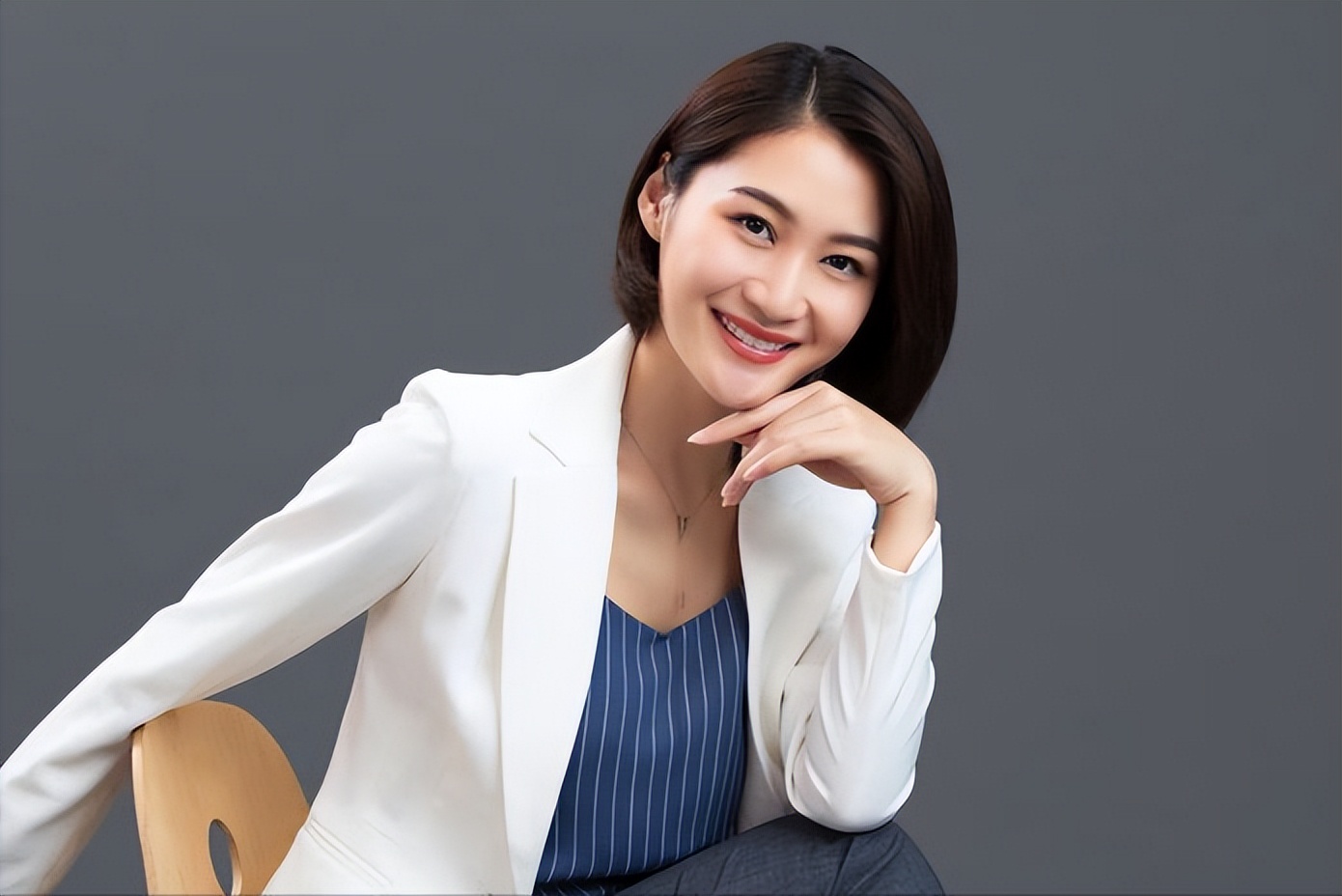 外阴长了一根白毛是怎么回事,外阴有1根白毛是怎么回事