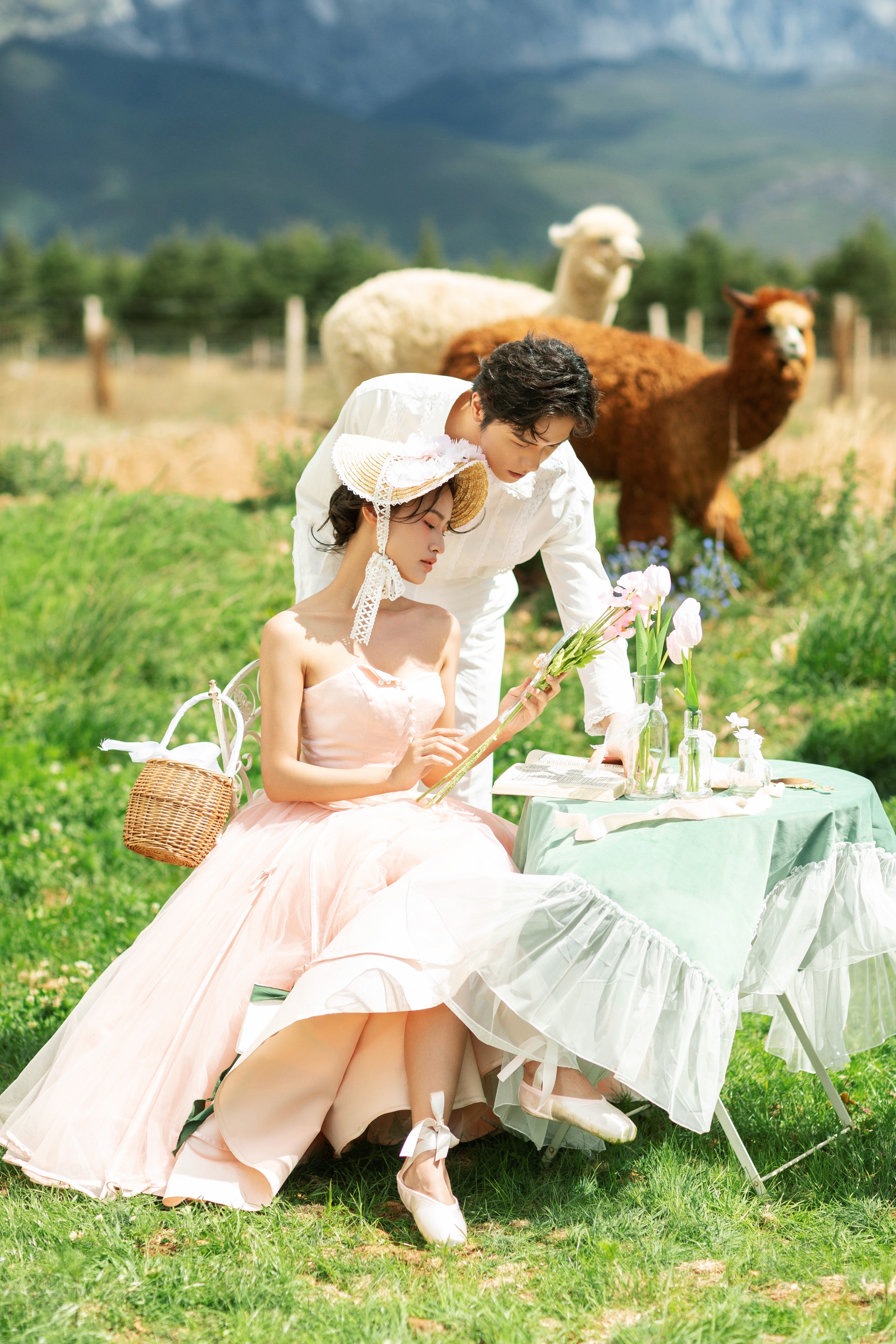 丽江束河古镇客栈楼顶婚纱照旅拍,阜阳丽江婚纱照旅拍推荐