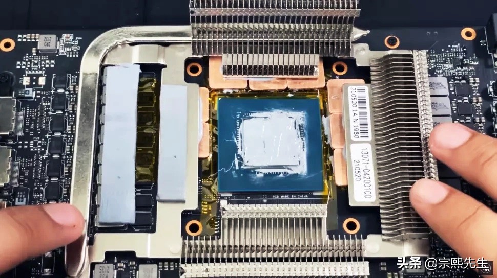 效果很明显！极客用铜垫片替代导热垫，显存从110度降低至64度
