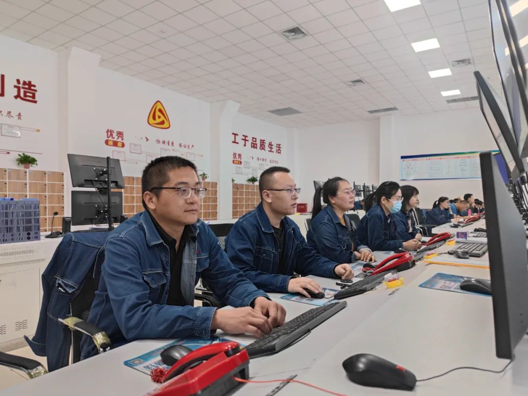 凝聚职工正能量展现劳动新风采,凝聚职工奋进力量