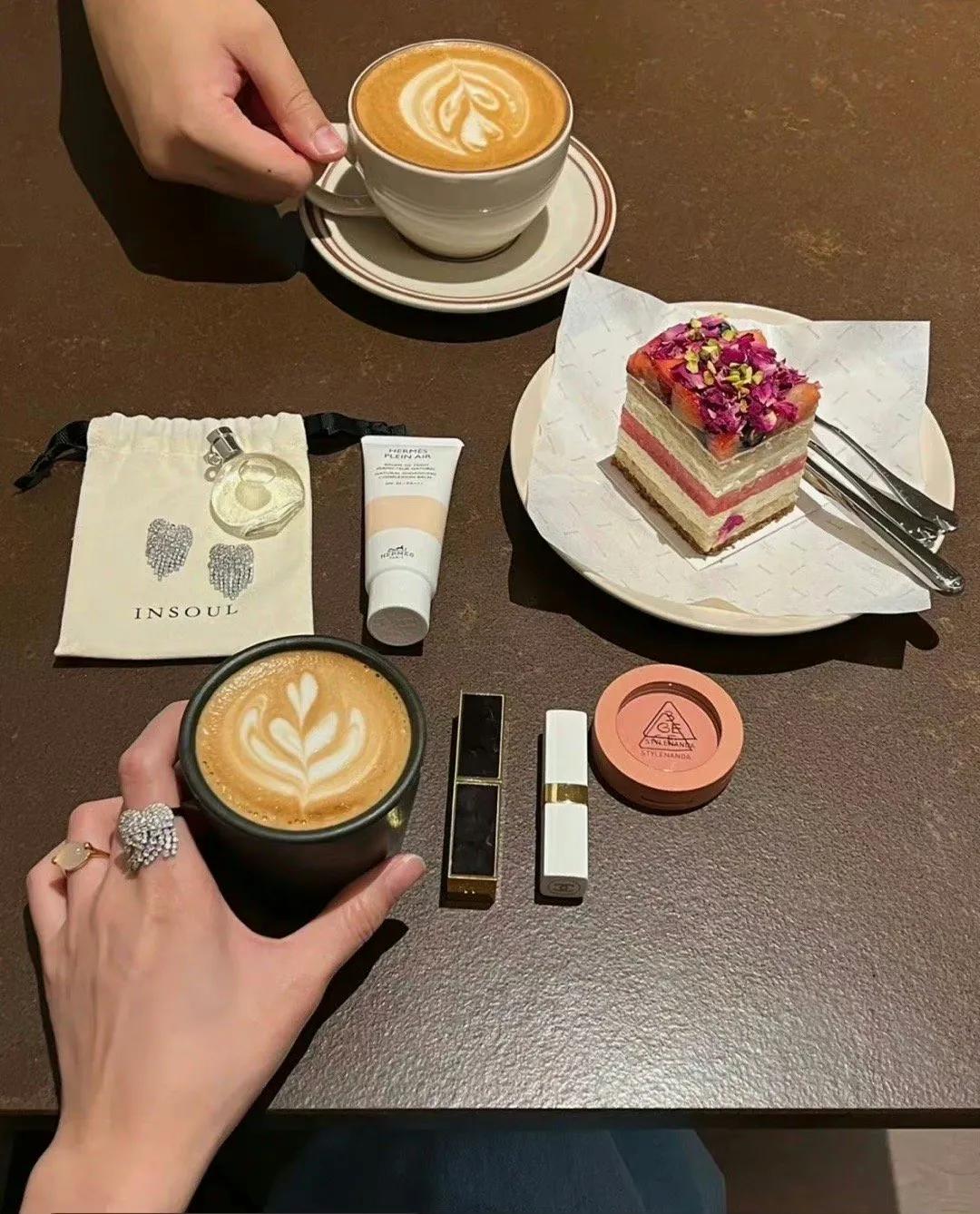 平淡却惊艳世人的高级情绪文案,情绪文案始于初见止于终老