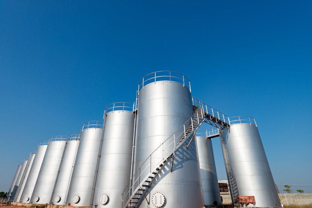 这4个专业容易端上铁饭碗,这几个专业很难就业