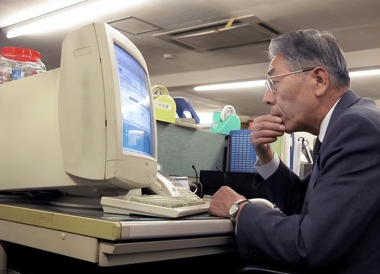 日本色情业，挤满了70岁老人