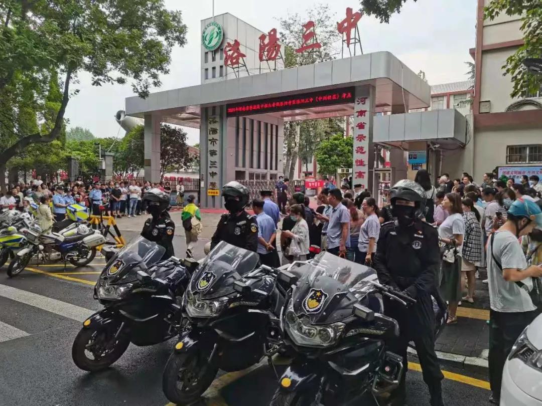 商州公安守护万家平安,守护万家团圆中秋节警察