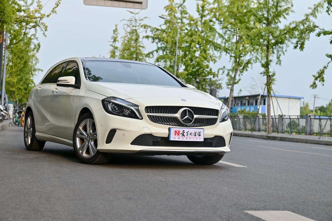 奔驰a200和奔驰b200哪个好,奔驰cla和奔驰a200哪个更值得买