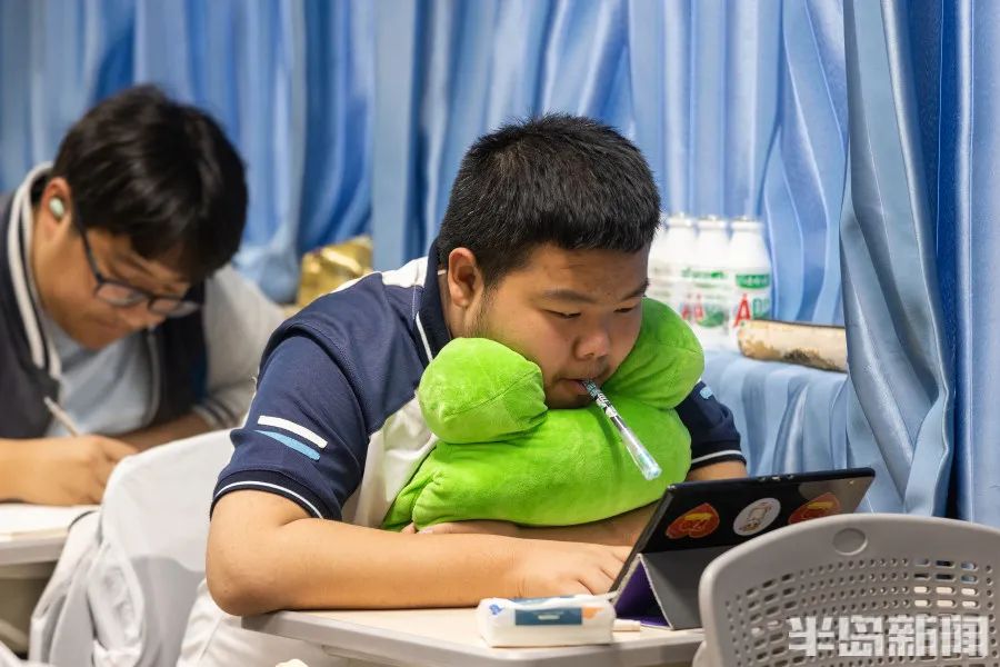 刚刚，青岛5万多勇士霸气走进战场！少年，此去何求？夺盛名、拔头筹、争魁首、独占鳌头！