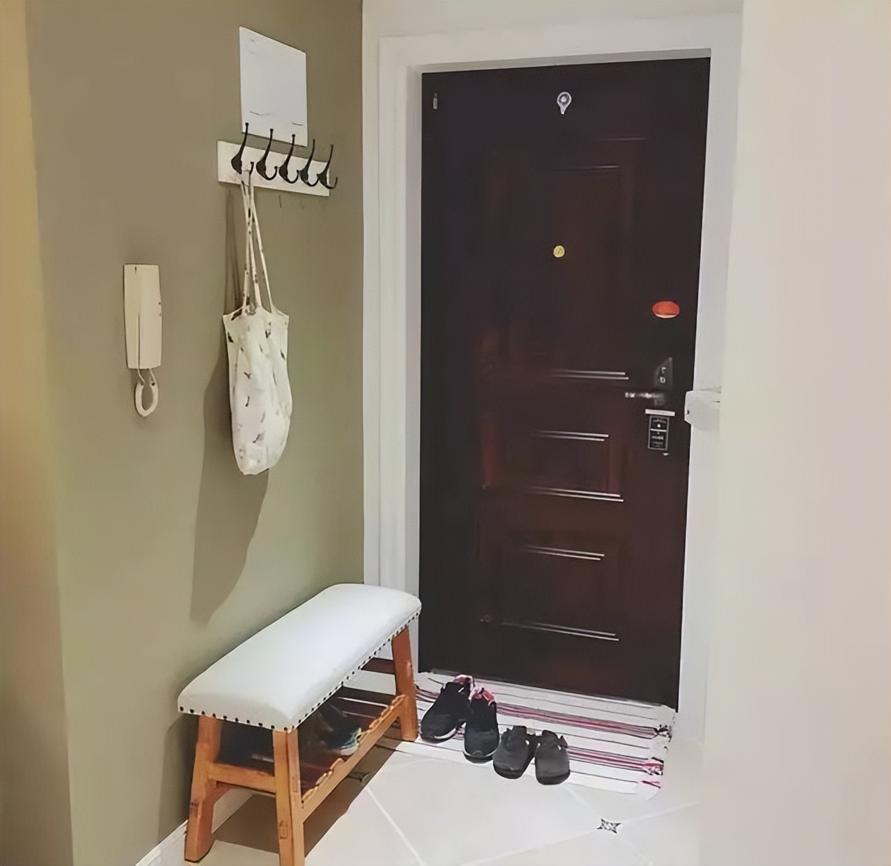 门套颜色与门不一样效果图,门套与门色差太大怎么办