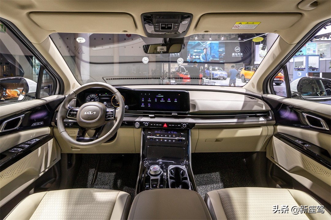 起亚嘉华旗舰款对比gl8陆尊尊享型,第四代嘉华gl8