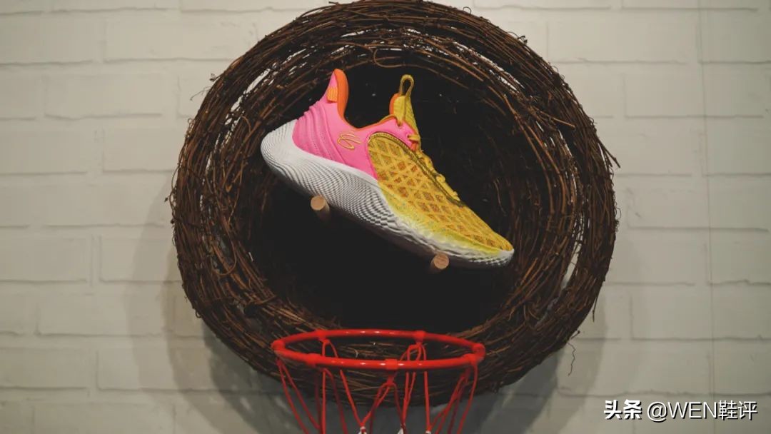 突破强的后卫鞋,库里穿库里9