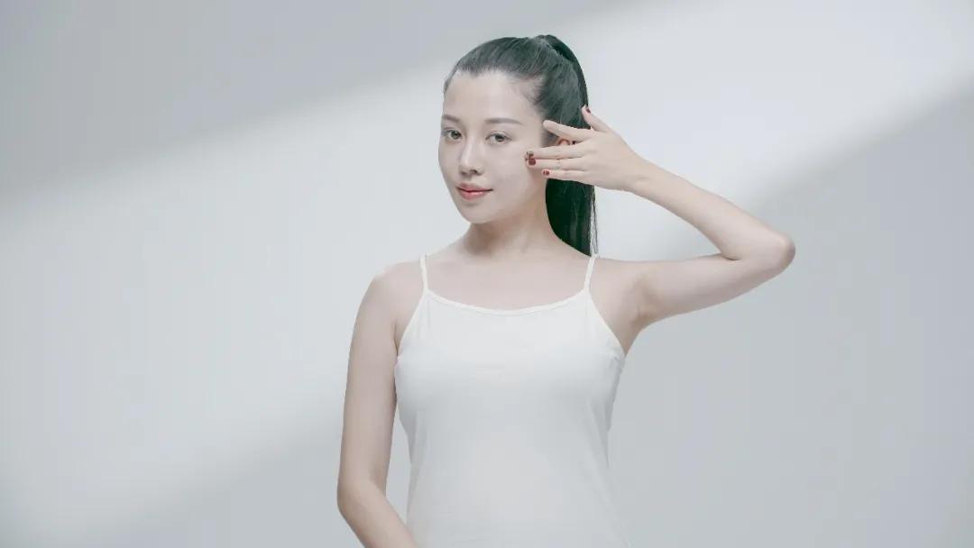 护肤去除眼部细纹手法,眼部干燥细纹怎么补水