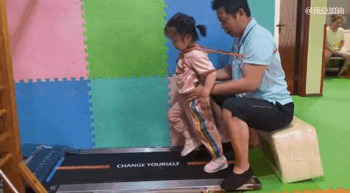 让全网心疼的豆豆，终于上小学了：爱，是治愈一切的良药！