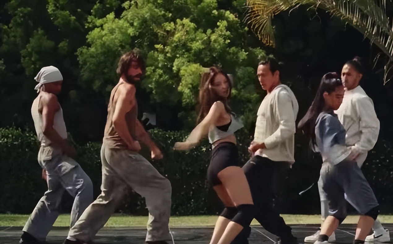 jennie蹬腿舞台,jennie椅子舞横屏