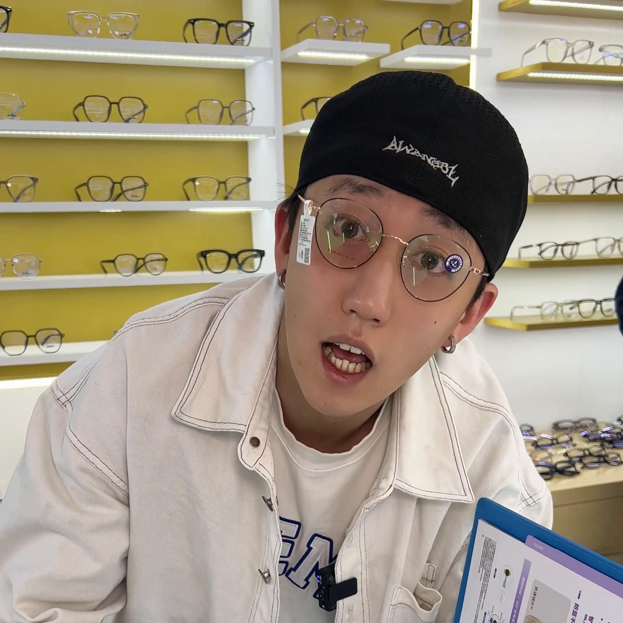 39米点个外卖我都吃不饱，今天居然配了副眼镜？！#昆明...