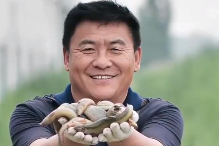 山东老板放弃千万生意,回乡给泥鳅建别墅,年销达1600万