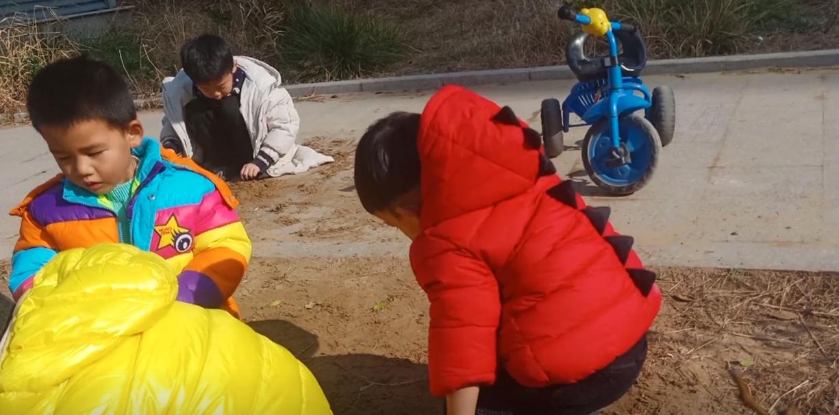 孩子不合群我该怎么解决,孩子内向被孤立了该怎么办