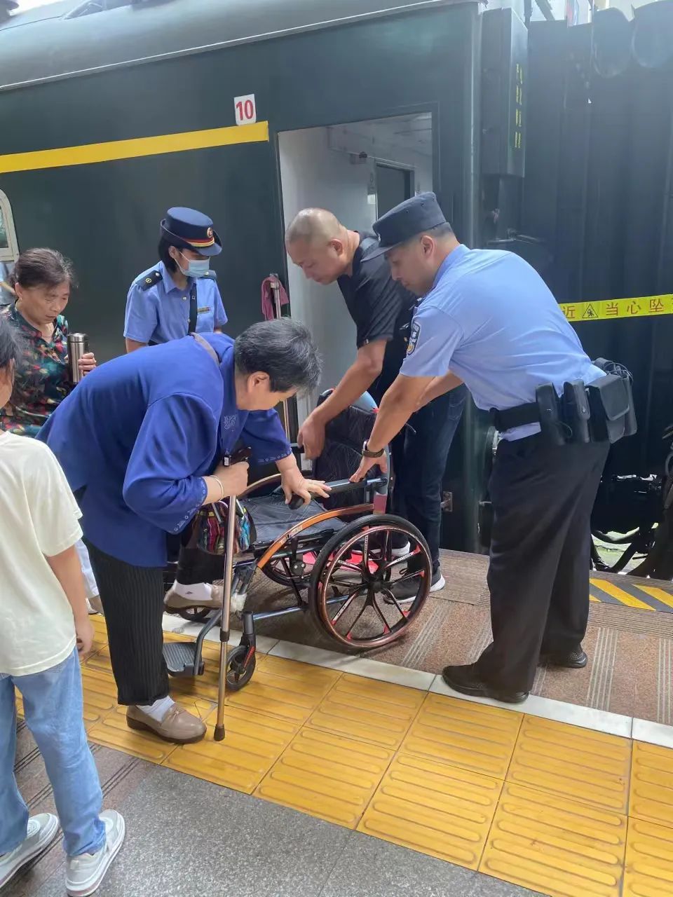 八一特辑从橄榄绿到检察蓝完整版,八一特辑军装绿本色