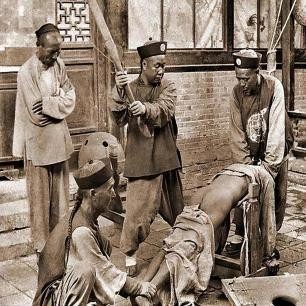 日军日记:*安妇慰**不服从管教,我很愤怒,用*刀刺**插入她的*体下**