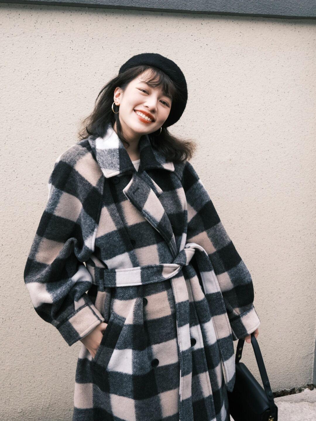 连帽格纹大衣怎么搭配好看,格纹呢大衣适合什么肤色的穿