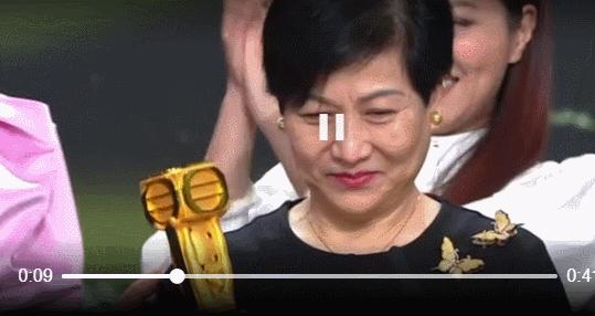 尴尬到冷场，万千光辉大奖竟然由珍姐获得，背后的原因曝光