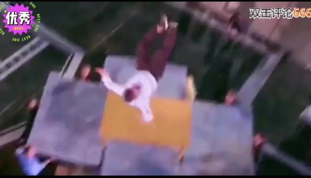 成龙看到替身节目流泪,蔡康永采访成龙流泪