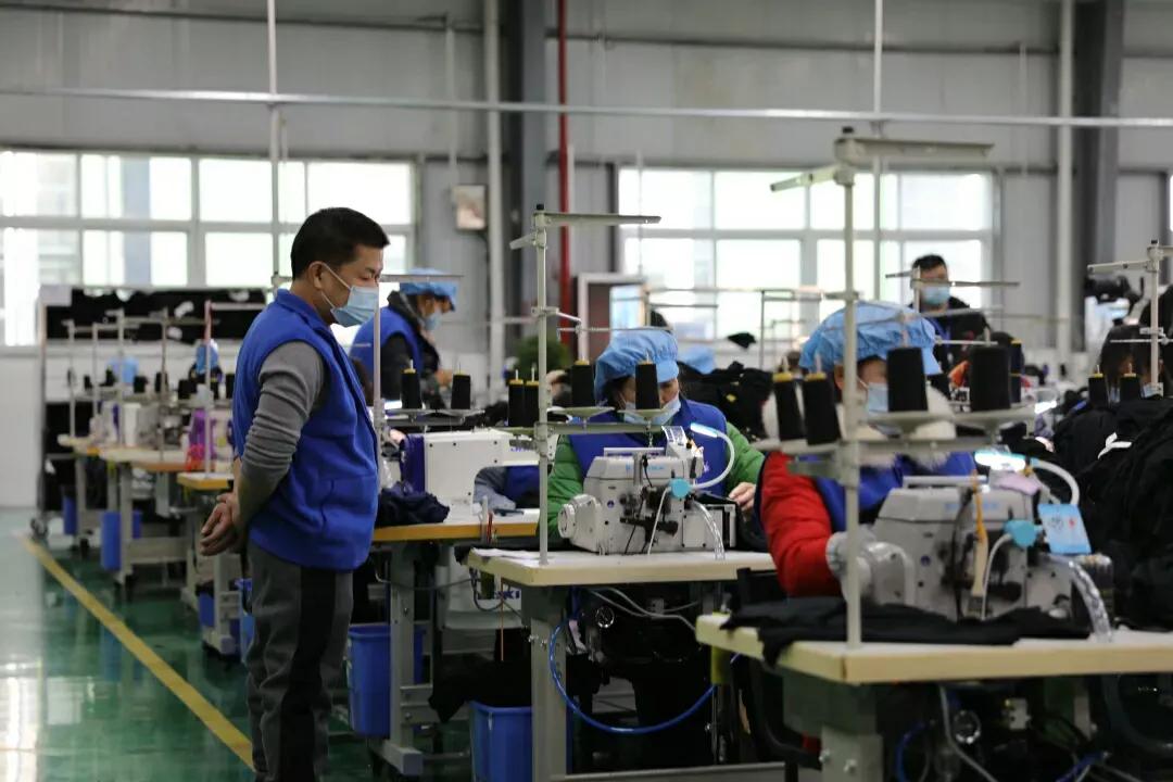 鎭幙涓夊ぇ宸ㄥご,娌冲崡淇￠槼澶у瀷浼佷笟