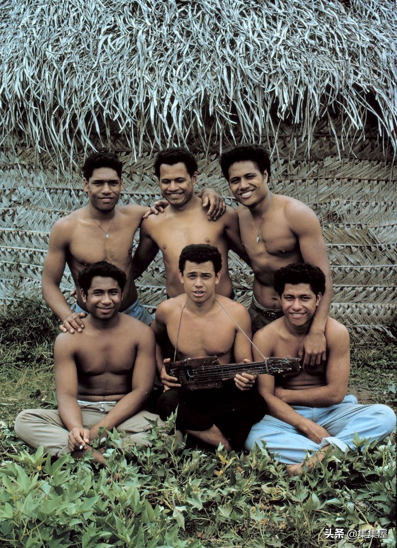 六个男孩被困荒岛,6个男孩在一座荒岛上生存了15个月