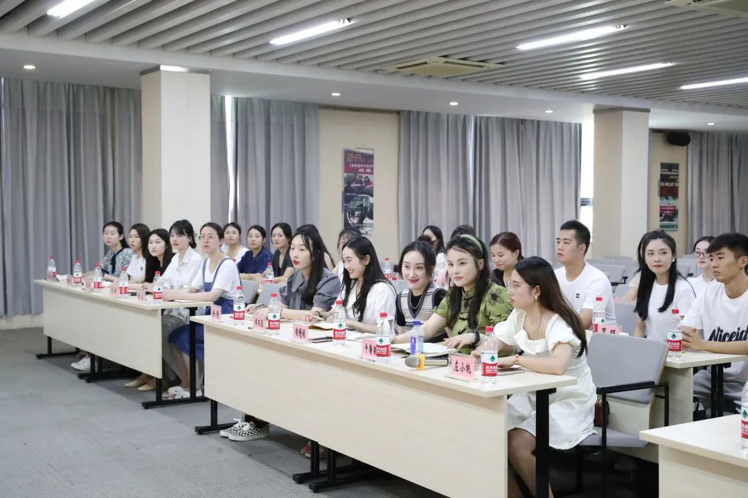 人和之师｜凝“新”聚力躬耕教育——人和街小学