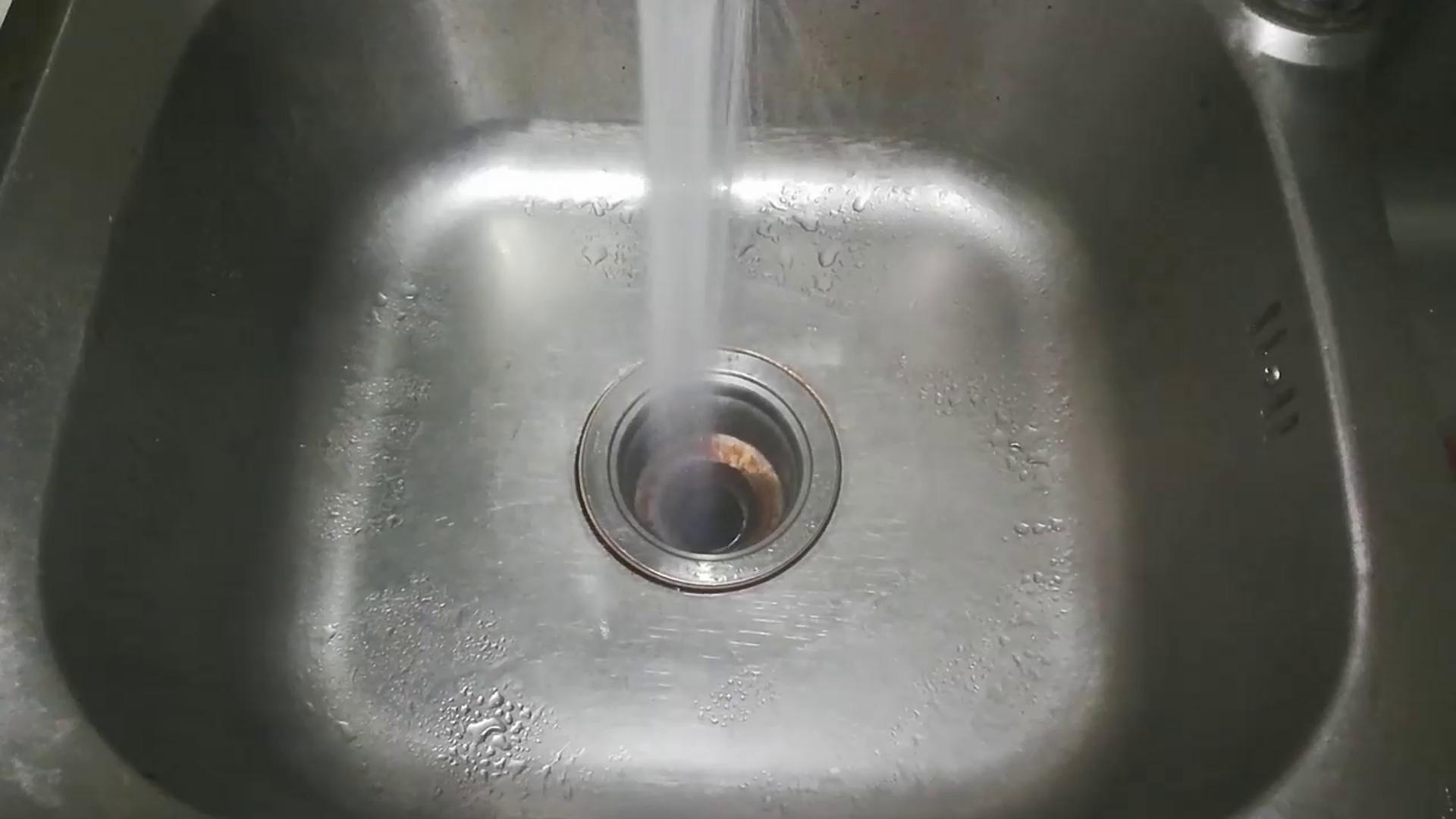 厨房下水管被油污堵怎么疏通,厨房下水管道被油污堵塞