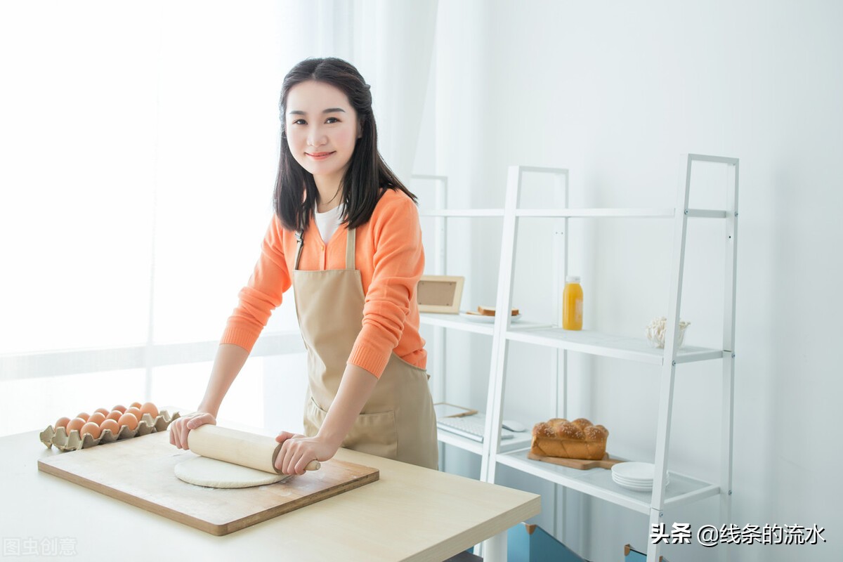 夫妻幽默欢笑：男足，太弱鸡，我怕你学坏！女足，太漂亮，我怕