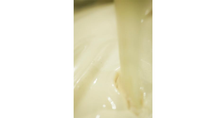 白巧克力和黑巧克力混合一起,孕妇吃白巧克力好还是黑巧克力好